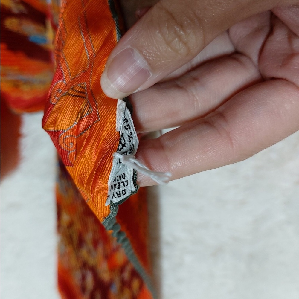 SOLD ✅ Hermès Astres et Soleils silk Pleated scarf - Picture 4 of 8